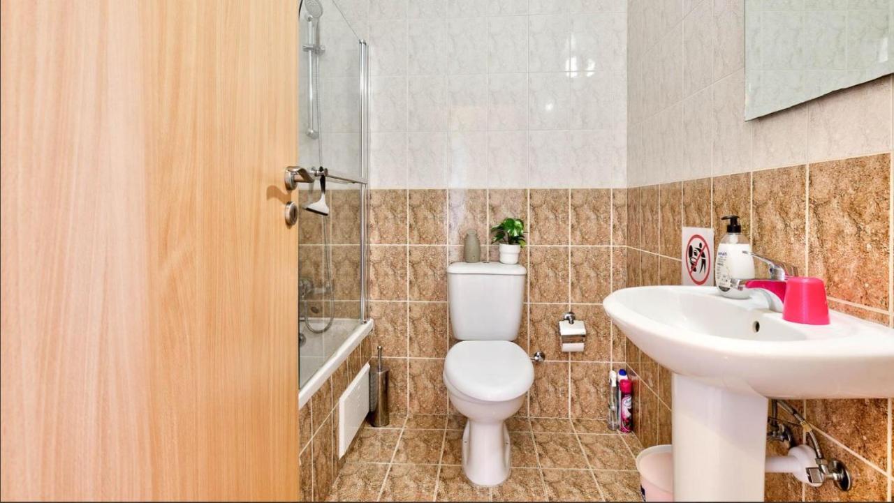Spacious Contemporary Apartment ピッソウリ エクステリア 写真