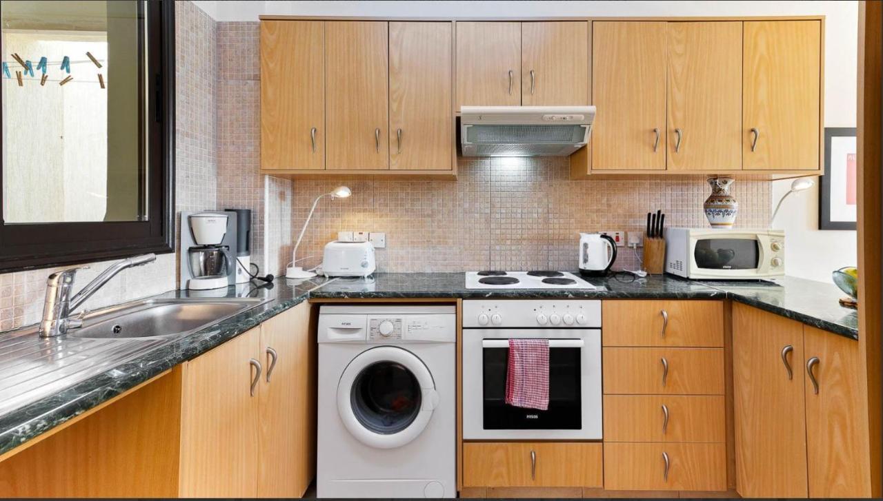 Spacious Contemporary Apartment ピッソウリ エクステリア 写真