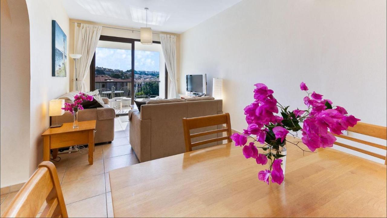 Spacious Contemporary Apartment ピッソウリ エクステリア 写真